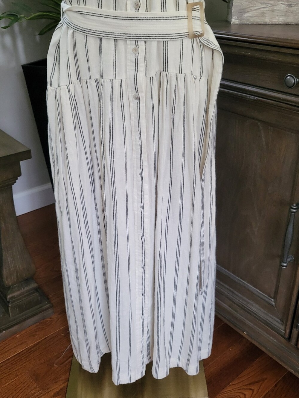 Universal Threads - Picture 3 of 7